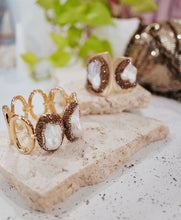 Load image into Gallery viewer, Iliana Pearl Luxe Gold Cuff