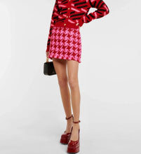 Load image into Gallery viewer, VERSACE Pumps Burgandy - Size 38 Preloved Designer Consignment