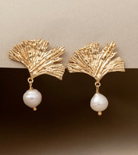 Load image into Gallery viewer, SEA SHELL PEARL DROP