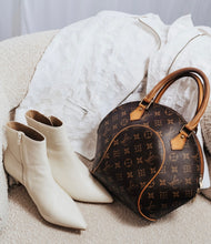 Load image into Gallery viewer, BCBG MaxAzria White BOE
jacket Size Medium - Preloved Designer Consignment