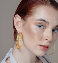 Load image into Gallery viewer, IMPRINT TEXTURED OVERSIZED HOOPS Lightweight