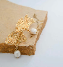 Load image into Gallery viewer, SEA SHELL PEARL DROP