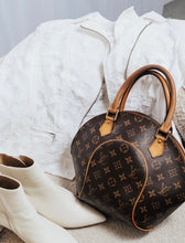 Load image into Gallery viewer, BCBG MaxAzria White BOE
jacket Size Medium - Preloved Designer Consignment
