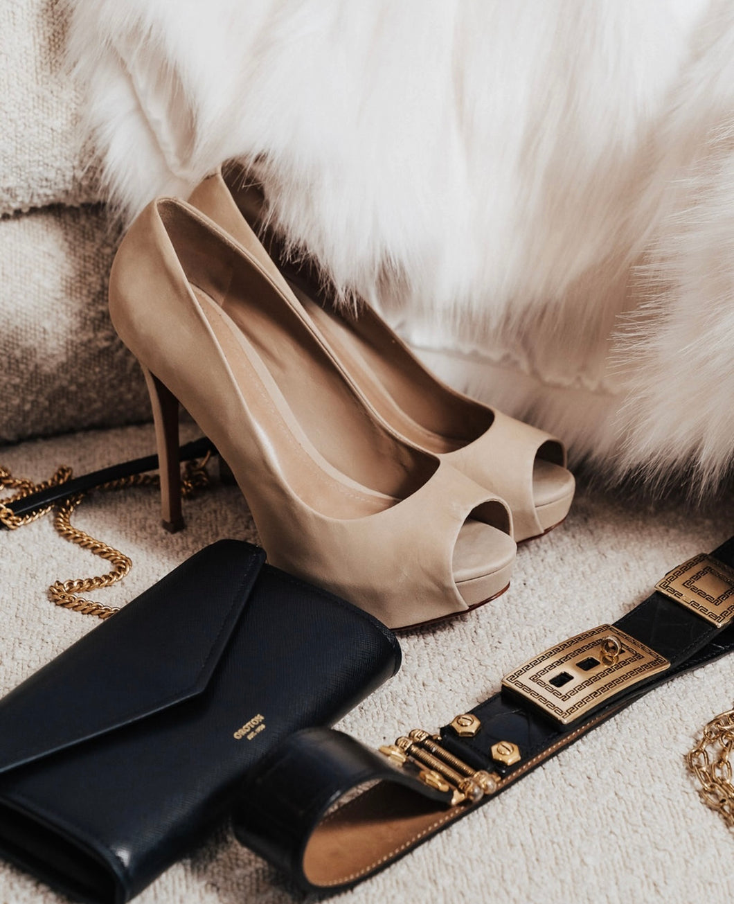 Oroton Crossbody With Gold Hardware - Preloved Designer Consignment