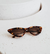 Load image into Gallery viewer, Amber Sceats Genie Sunglasses Tortoiseshell
