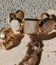 Load image into Gallery viewer, MARINA CUFF Moon Stone
