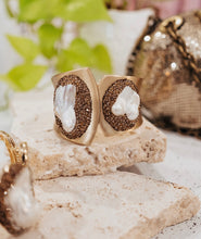 Load image into Gallery viewer, Iliana Pearl Luxe Gold Cuff
