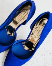 Load image into Gallery viewer, Ted Baker Electric Blue Pumps Suede
